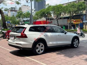 Xe Volvo V60 Cross Country B5 AWD 2022